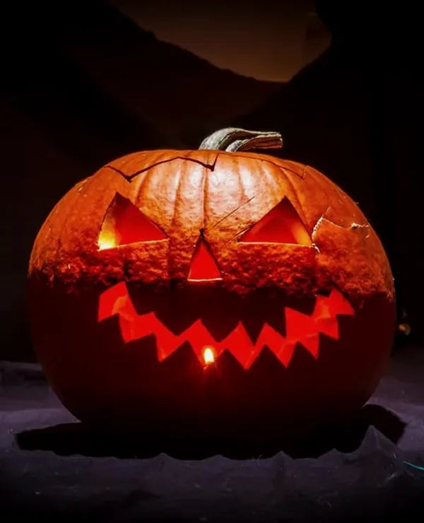 Red glowing jack-o-lantern in the dark